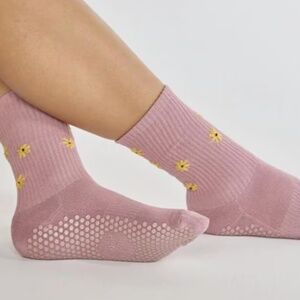 Mauve Daisies Pilates Grip Socks